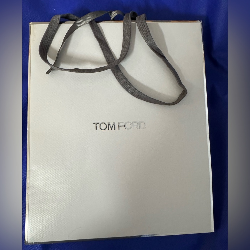 Tom Ford 💯% Authentic paper gift shopping bag perfect for gifting or storage.
